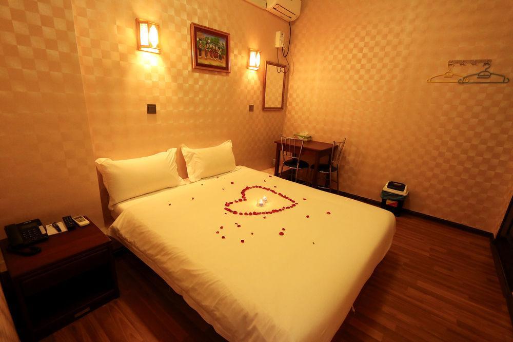 Family Treasure Yangon Hotel Exterior photo
